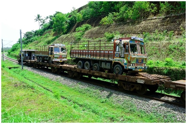 Roll-On-Roll-Off Service Kicks Off On Western Dedicated Freight Corridor