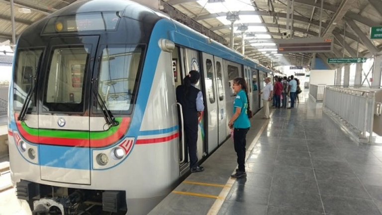 Hyderabad Metro’s Daily Ridership Rises To 2.21 Lakh After Opening Of Ameerpet-Hi Tec City Stretch