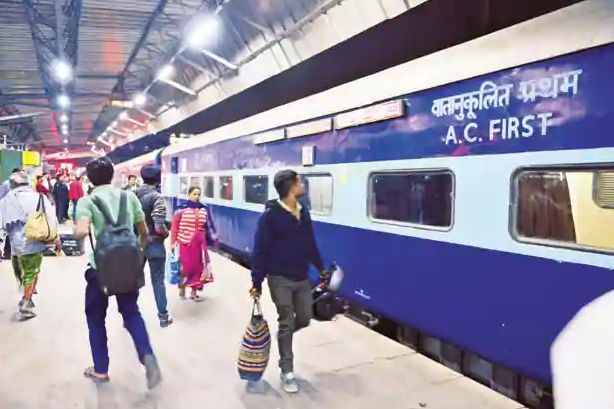 Indian Railways To Impose Fine Up To Rs 500 For Not Wearing Face Masks In Railway Premises, Trains